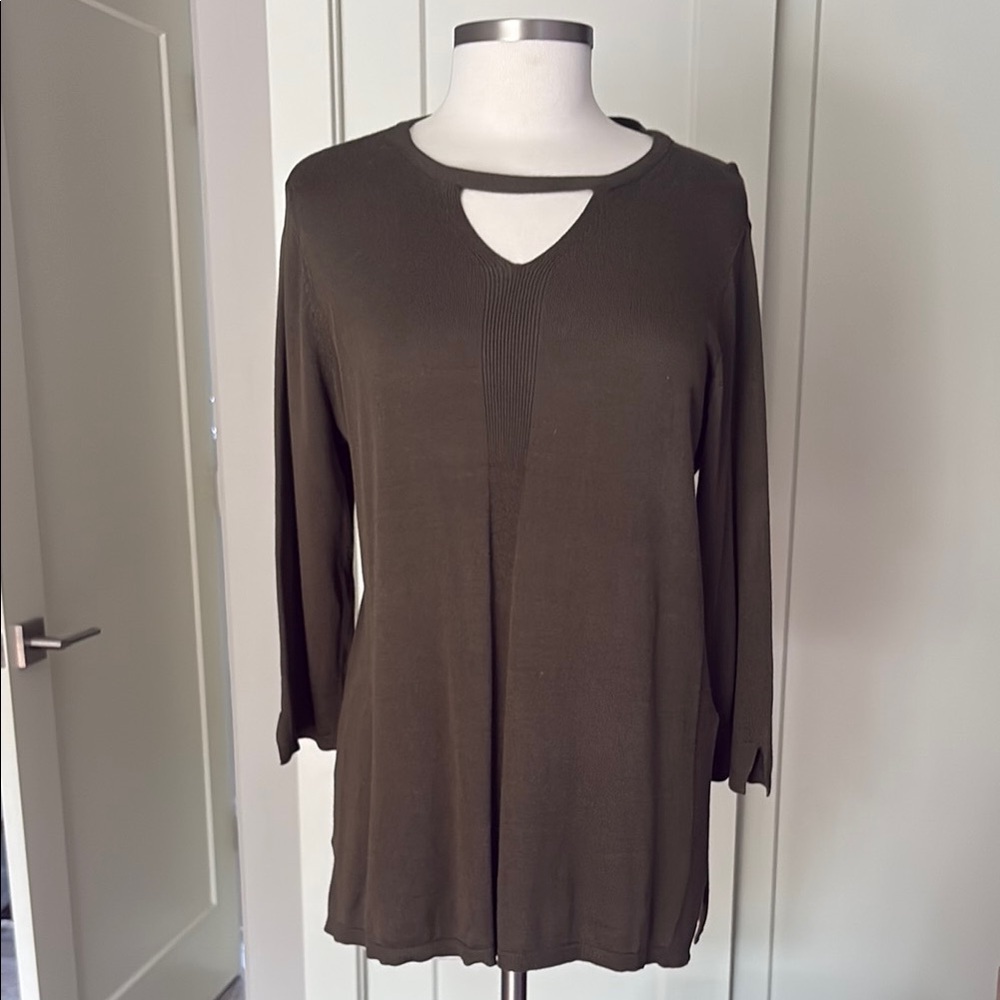 New Chico’s keyhole pullover Olive Green Women's sweater.3/4 sleeve.Tunic length